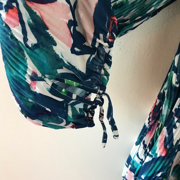 Gianni Bini Floral Off the shoulder accordion too - Picture 4 of 11